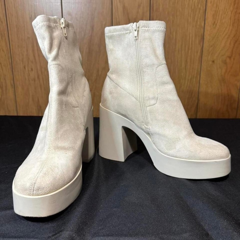 Creme suede platform boots with a 4-inch heel‎ Size 9.5 Womens